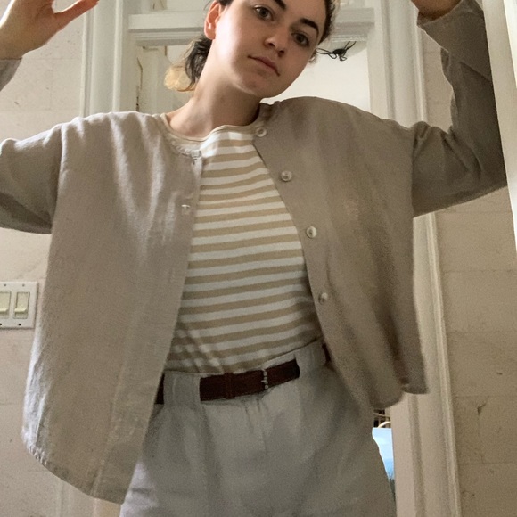 vintage cropped linen jacket- PERFECT FALL LAYER. cardigan style, raw hem collar - Picture 4 of 6